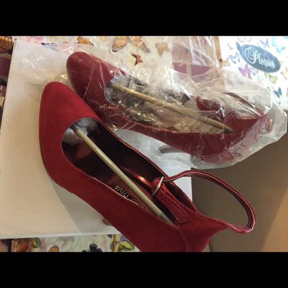 Sexy Red heels - Picture 2 of 5